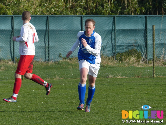 FZ002660 Pepijn voetballen